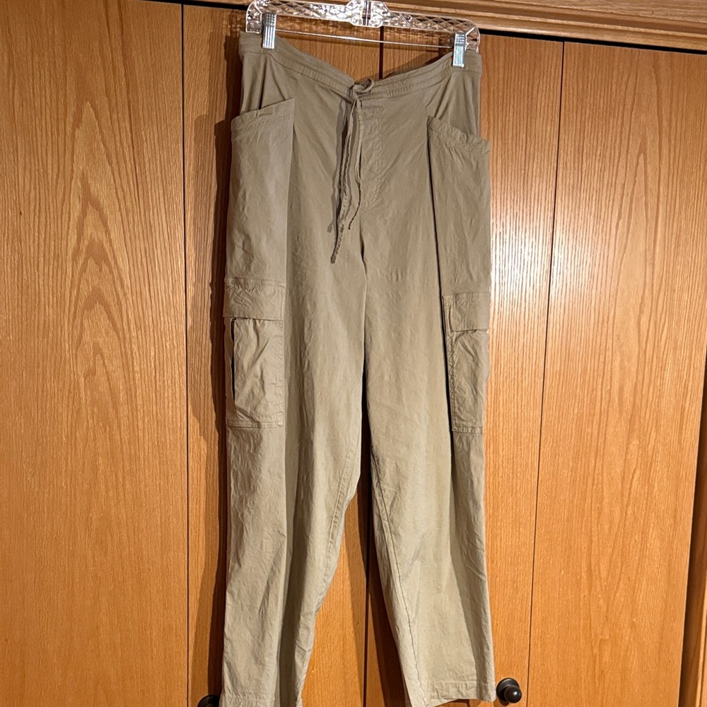 Athleta women’s Khaki linen Cargo Pants